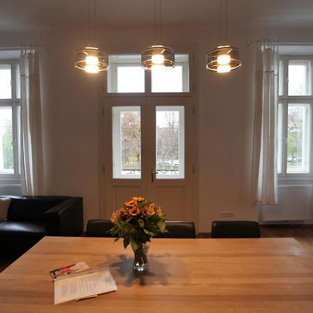 Casa Nostra - Ausgefallene Wohnung Am Augarten Vienna Luaran gambar