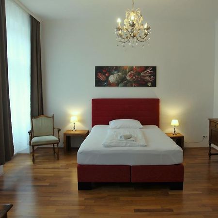 Casa Nostra - Ausgefallene Wohnung Am Augarten Vienna Luaran gambar