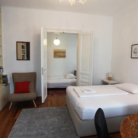 Casa Nostra - Ausgefallene Wohnung Am Augarten Vienna Luaran gambar