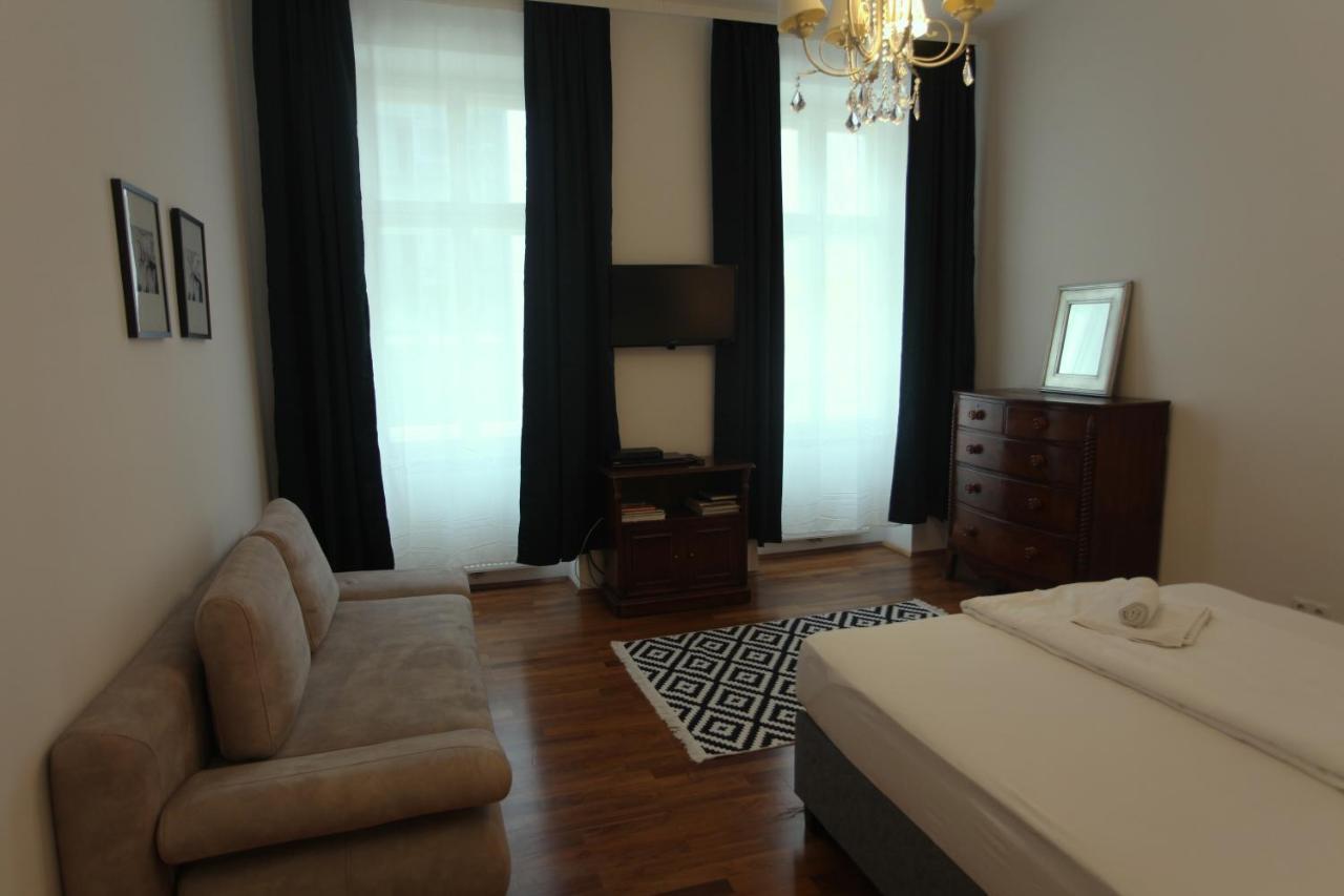 Casa Nostra - Ausgefallene Wohnung Am Augarten Vienna Luaran gambar
