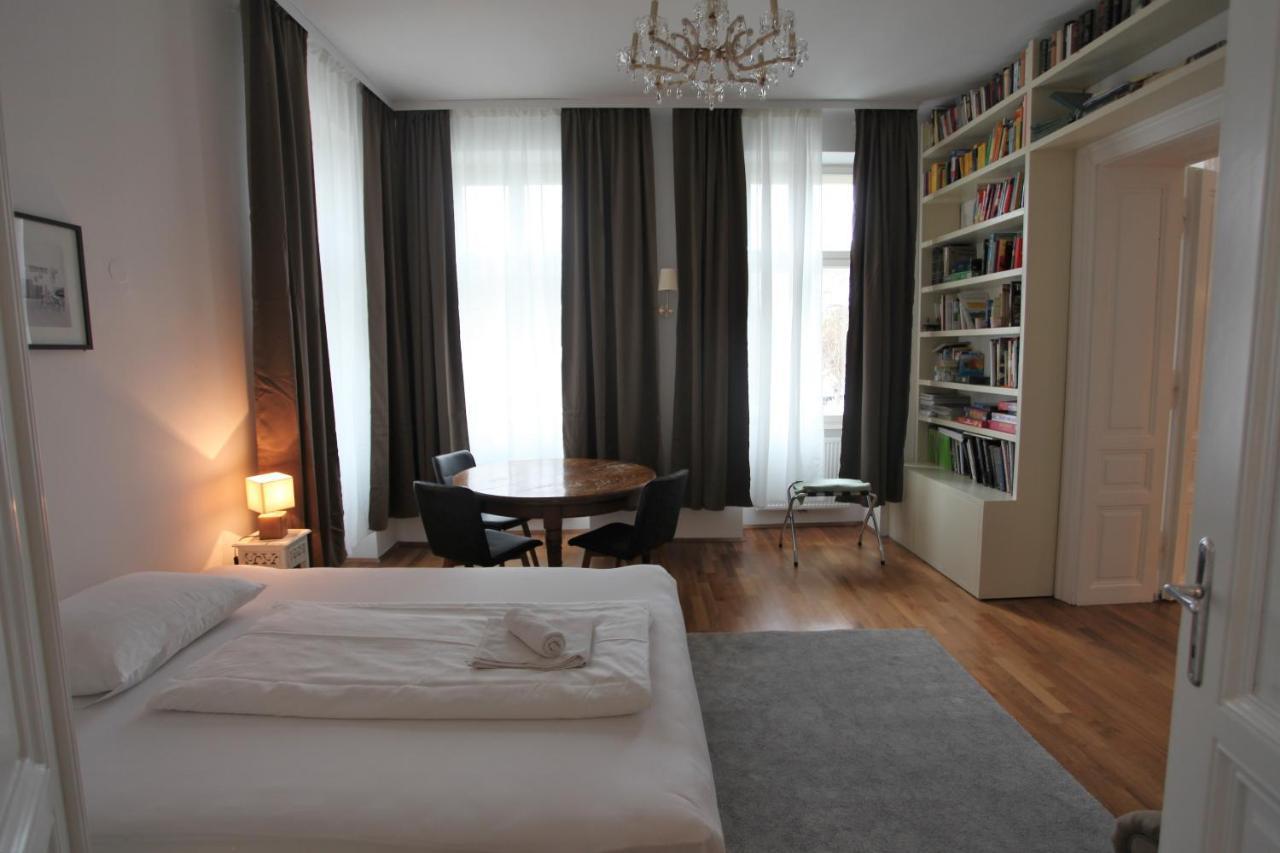 Casa Nostra - Ausgefallene Wohnung Am Augarten Vienna Luaran gambar