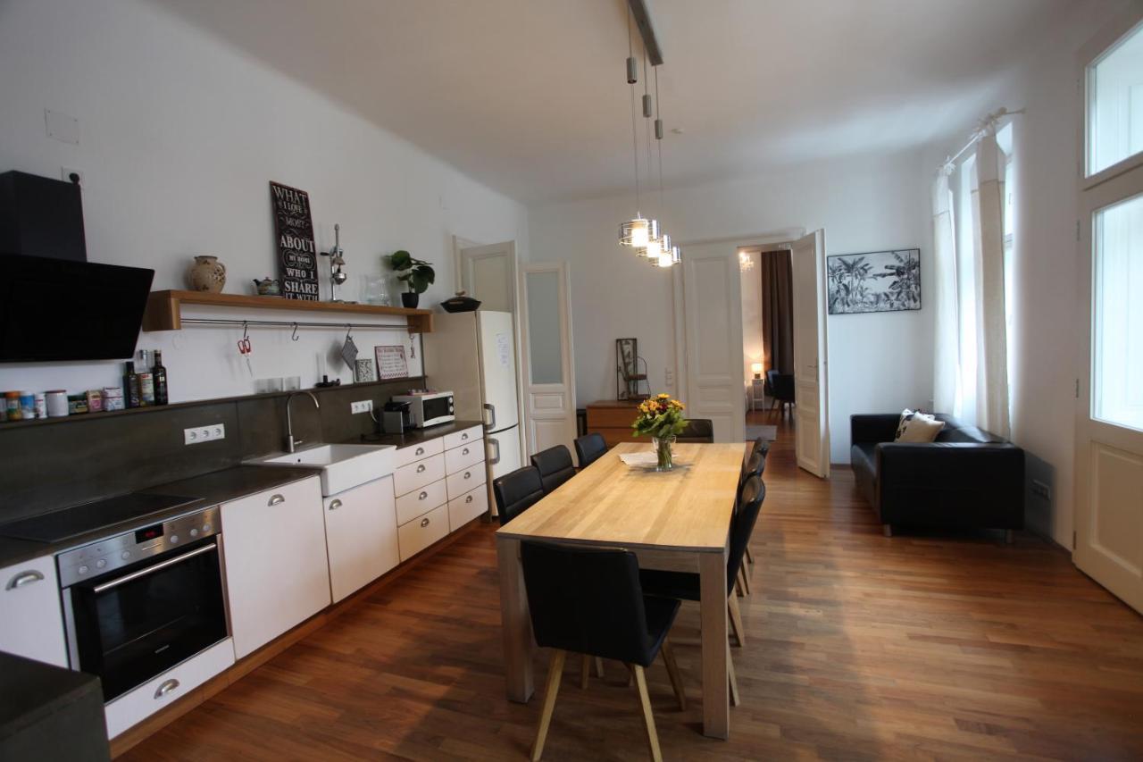 Casa Nostra - Ausgefallene Wohnung Am Augarten Vienna Luaran gambar