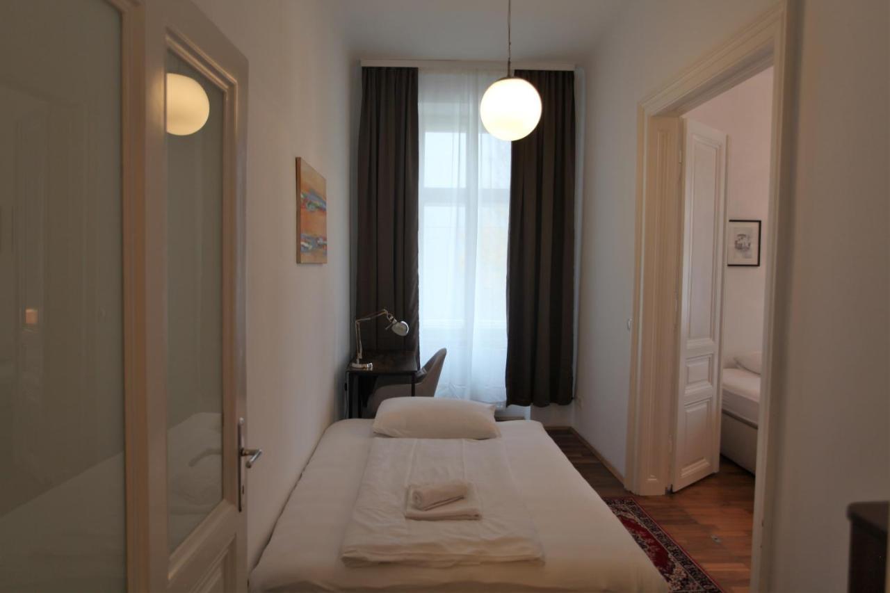 Casa Nostra - Ausgefallene Wohnung Am Augarten Vienna Luaran gambar