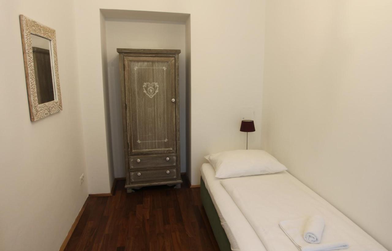 Casa Nostra - Ausgefallene Wohnung Am Augarten Vienna Luaran gambar