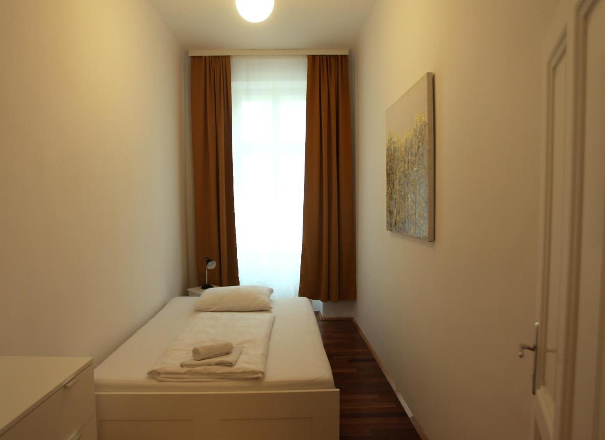 Casa Nostra - Ausgefallene Wohnung Am Augarten Vienna Luaran gambar