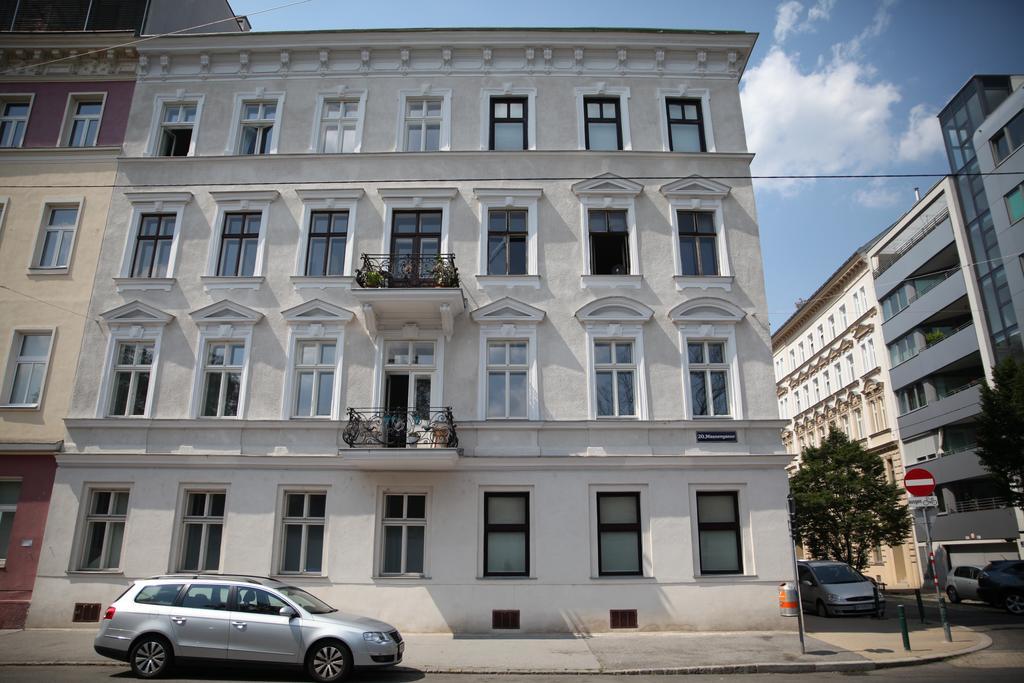 Casa Nostra - Ausgefallene Wohnung Am Augarten Vienna Luaran gambar