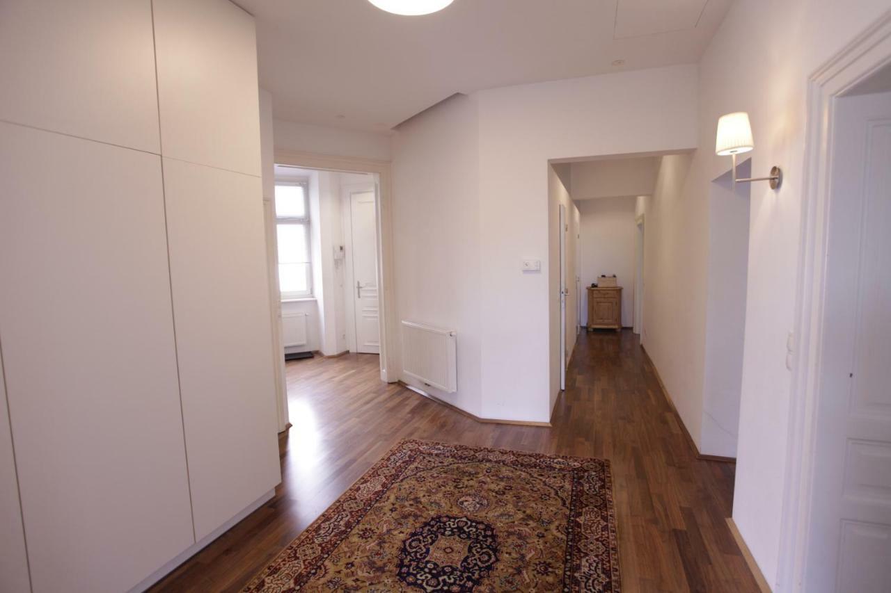 Casa Nostra - Ausgefallene Wohnung Am Augarten Vienna Luaran gambar